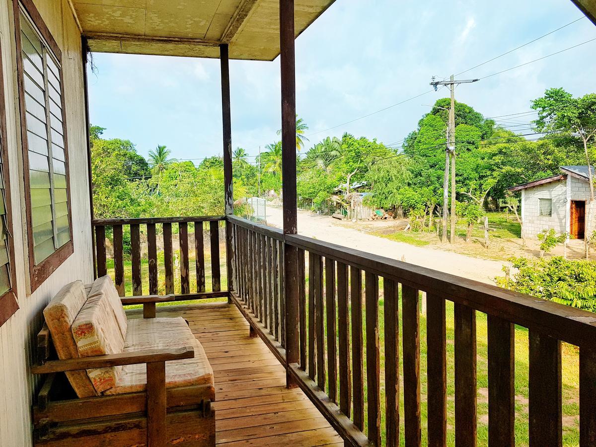 Telamin: Rustic Beach House Steps To Water Hotel Exterior foto