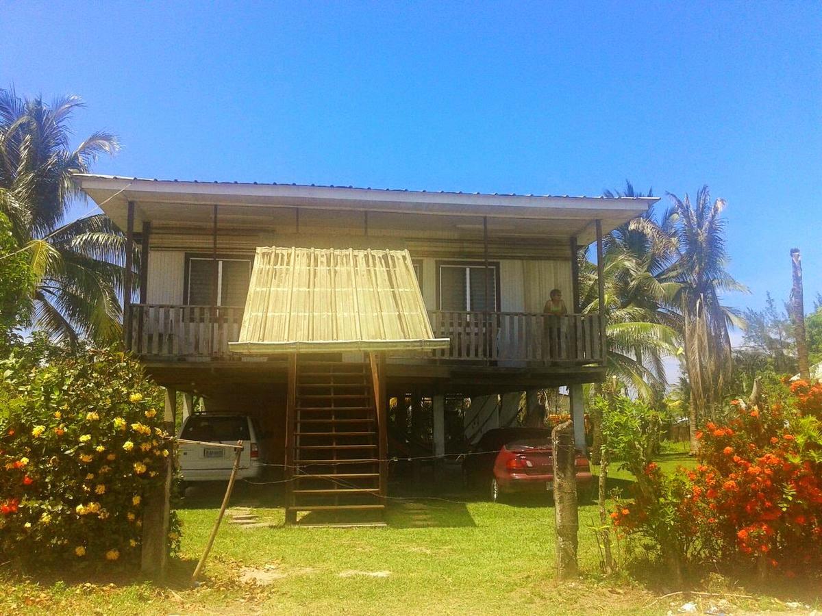 Telamin: Rustic Beach House Steps To Water Hotel Exterior foto