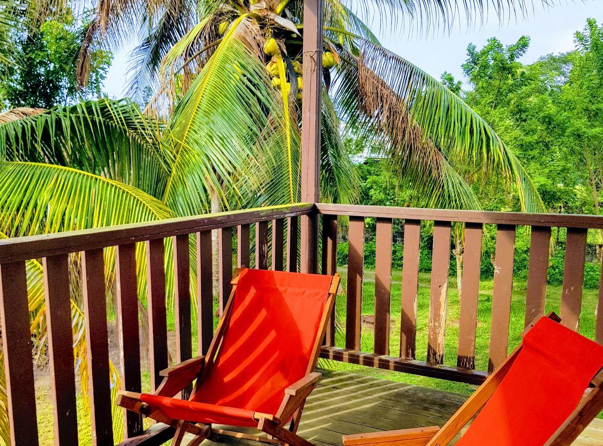 Telamin: Rustic Beach House Steps To Water Hotel Exterior foto